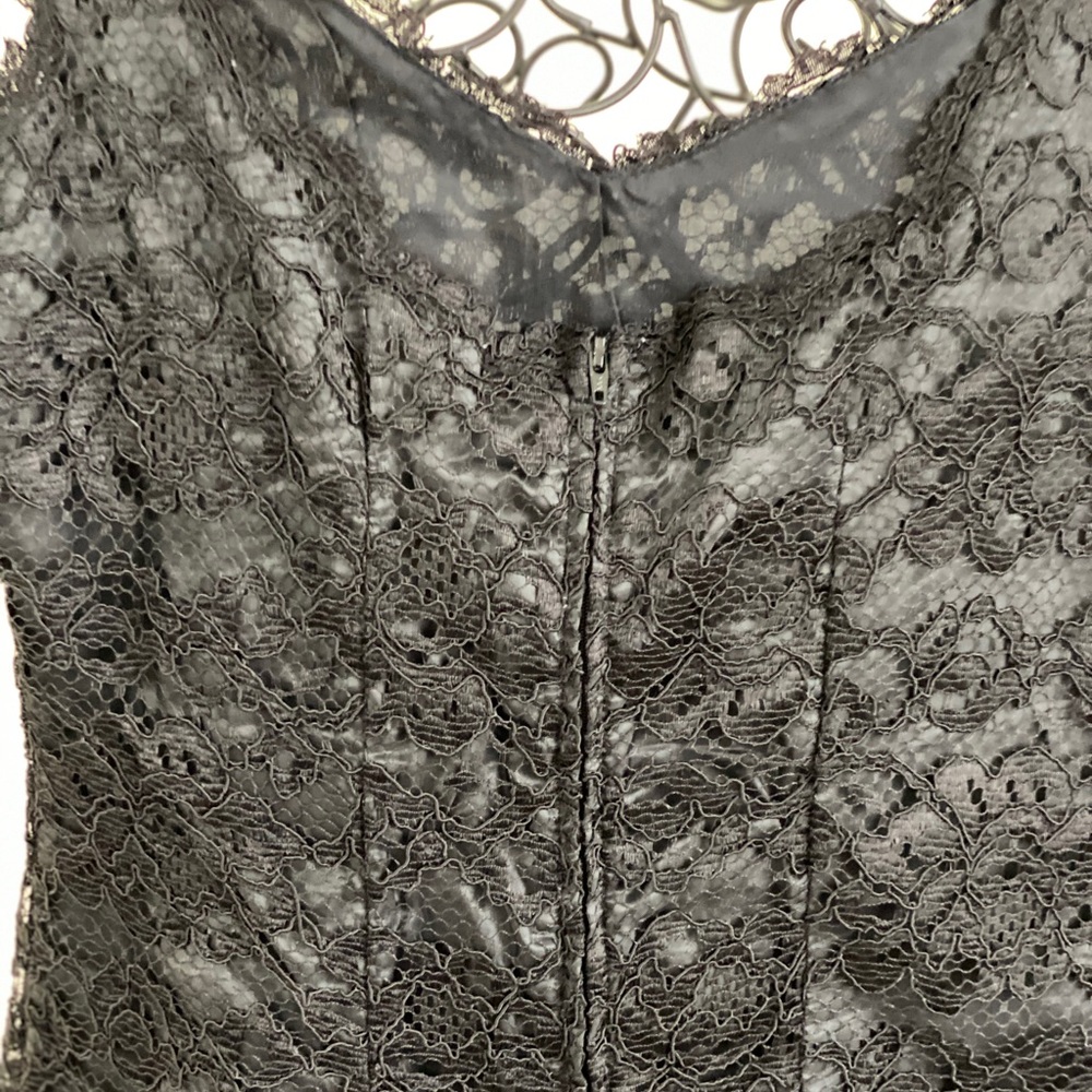 BLACK LACE FITTED DRESS - Picture 7 of 10